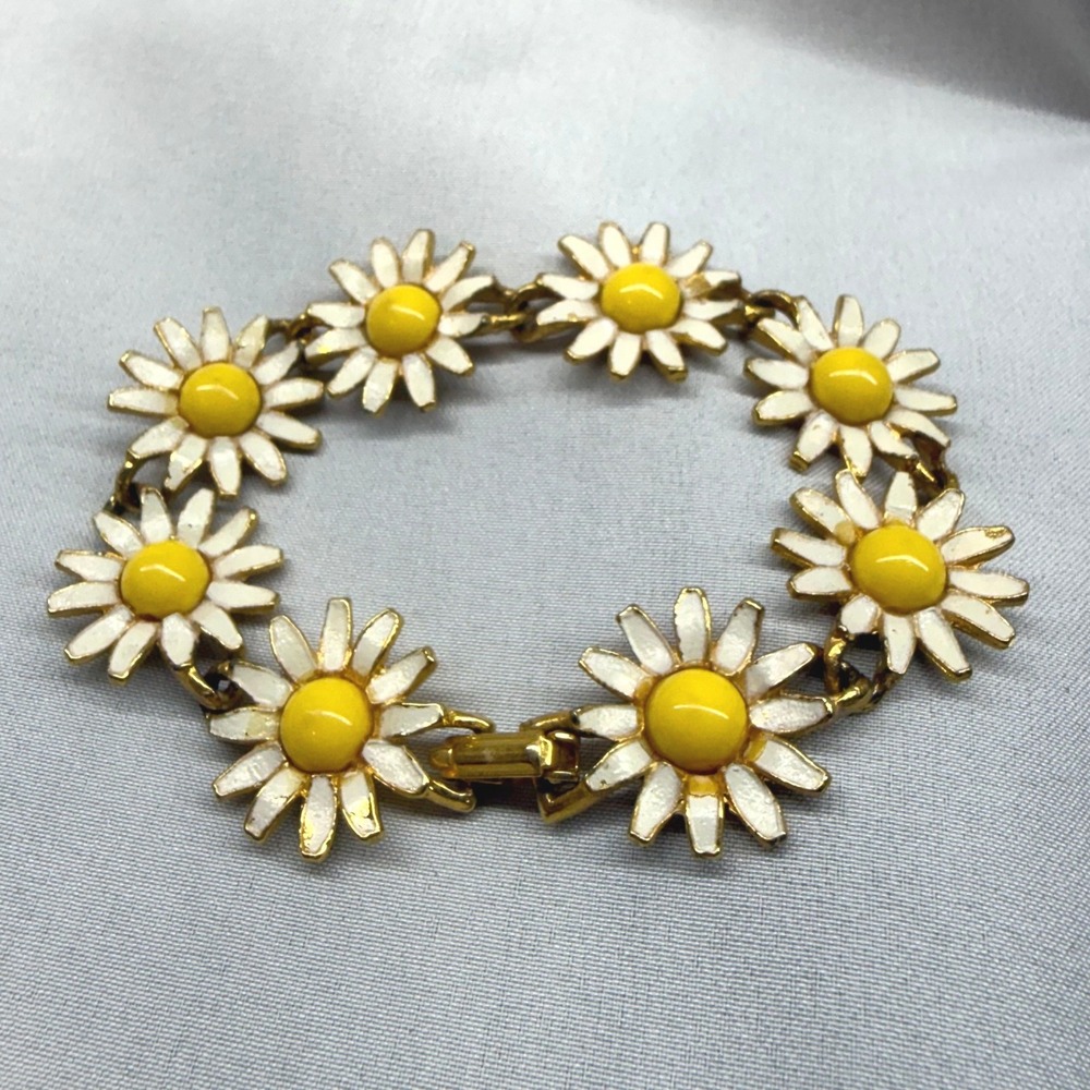 Weiss Daisy Bracelet Womens 7.25in White Yellow Good Vintage Enamel 1960s Floral
